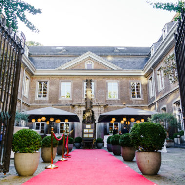 Hochzeitsfotos NRW – Brautpaar bei Freier Trauung Wolkenburg Köln