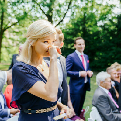 Romantische Wege und Grünflächen für Hochzeitsfotos Schloss Moyland