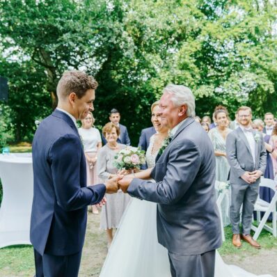 Hochzeitsfeier auf der 200 m² Sommerterrasse Schloss Moyland