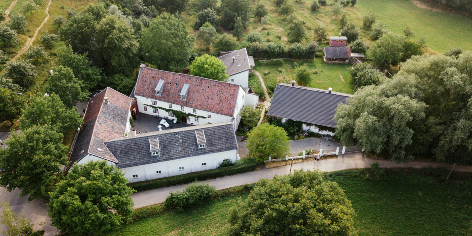 Heiraten in Gut Obermühle Aachen Scheune Hochzeit Aachen