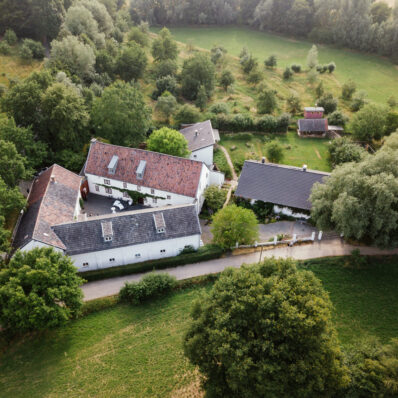 Heiraten in Gut Obermühle Aachen Scheune Hochzeit Aachen