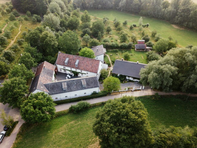 Heiraten in Gut Obermühle Aachen Scheune Hochzeit Aachen