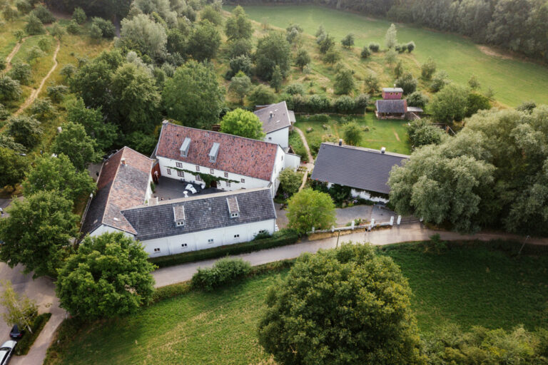 Heiraten in Gut Obermühle Aachen Heiraten in Gut Obermühle Aachen Scheune Hochzeit Aachen