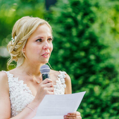 Hochzeitfotos NRW – Dekoration und Brautpaar Schloss Moyland