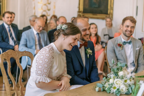 hr Hochzeitsfotograf in Aachen – FastCinema Mit über 10 Jahren Erfahrung begleite ich Paare in Aachen und ganz NRW an ihrem großen Tag. Ob standesamtliche Trauung, freie Zeremonie oder große Feier – ich halte eure echten Momente fest.