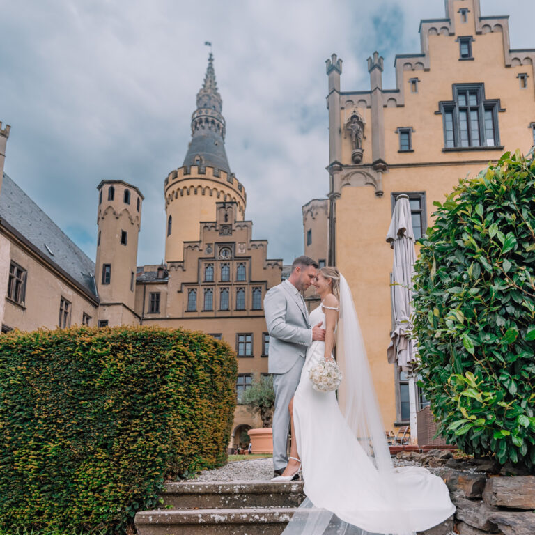 Standesamtliche Trauung im Schloss Arenfels: Standesamtliche Trauung im prächtigen Saal des Schloss Arenfels