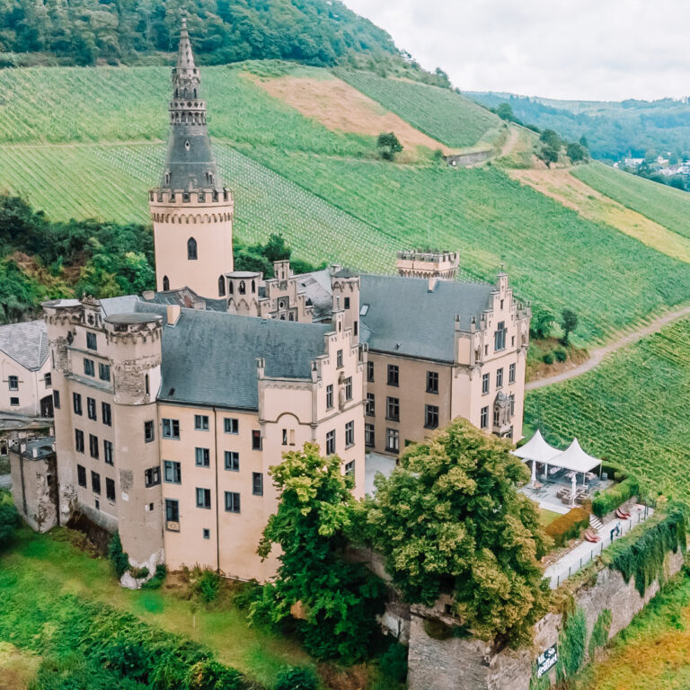 Bild des Schloss Arenfels: "Historisches Schloss Arenfels - Perfekte Kulisse für Ihre Hochzeit