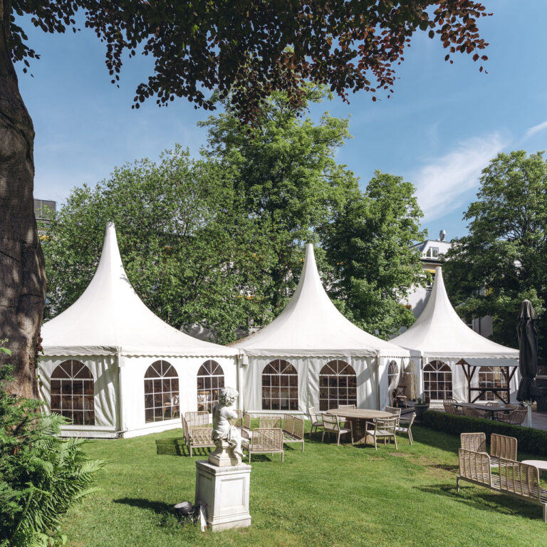 Feiern im Kupferhof Rosental in Stolberg – die perfekte Eventlocation für Hochzeiten, Partys und besondere Anlässe. Entdecken Sie Preise, Angebote und emotionale Fotos Ihrer Feier mit FastCinema.