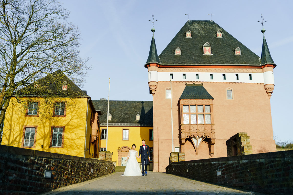 Hochzeitsfotograf Schloss Burgau Düren – Emotionale Hochzeitsfotos Hochzeitsfotograf in Schloss Burgau in Düren – romantische Hochzeitsfotos im historischen Ambiente.